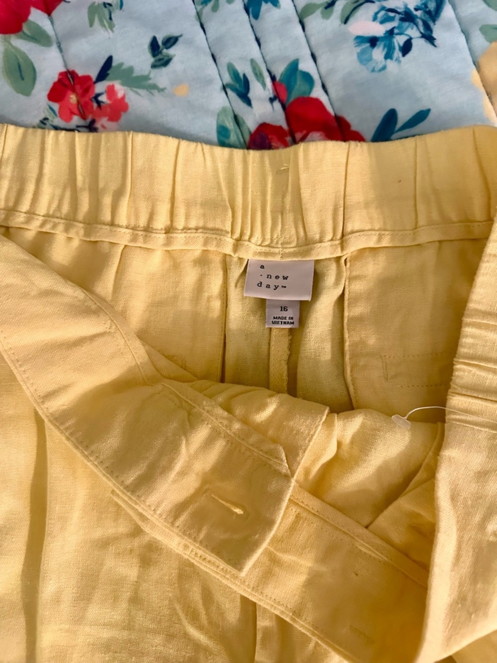 a new day Light Yellow High-Waist Linen Blend Women’s Shorts - Picture 4 of 5